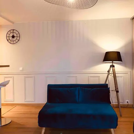 Apartament Bright And Airy In Moulin Rouge Paryż
