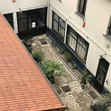 Bright And Airy In Moulin Rouge Apartament Paryż