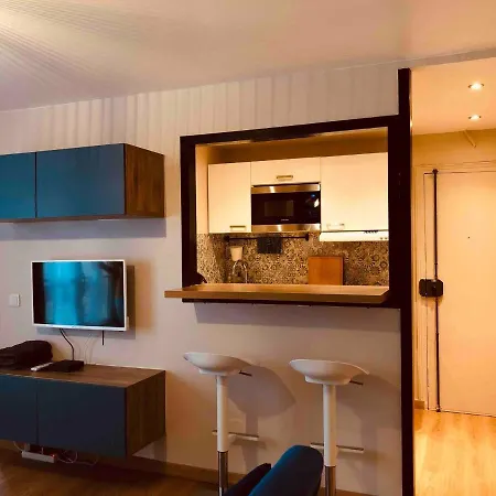 Apartament Bright And Airy In Moulin Rouge Paryż