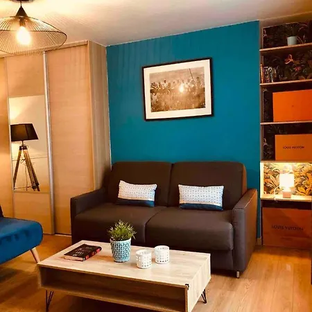 Bright And Airy In Moulin Rouge Apartament Paryż